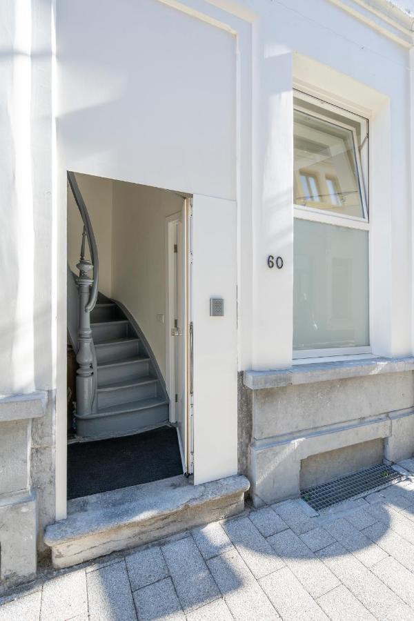 Shway - The Red With Pearls Apartment Antwerp Exterior photo