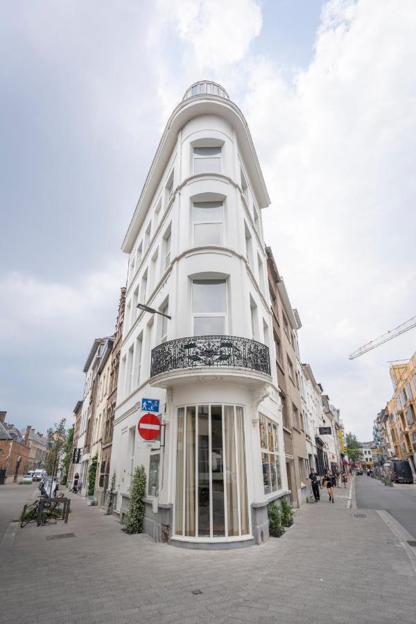 Shway - The Red With Pearls Apartment Antwerp Exterior photo