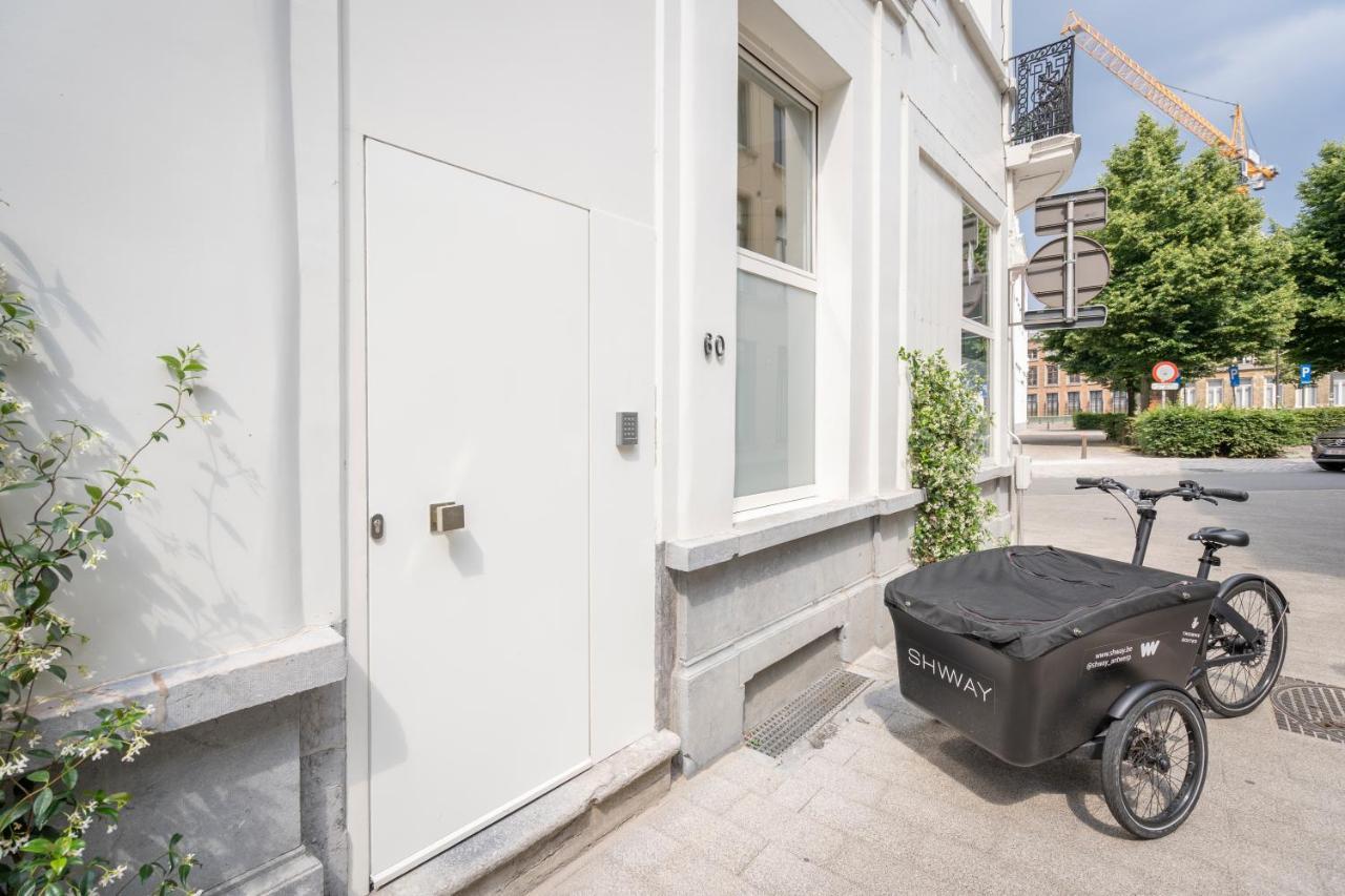 Shway - The Red With Pearls Apartment Antwerp Exterior photo