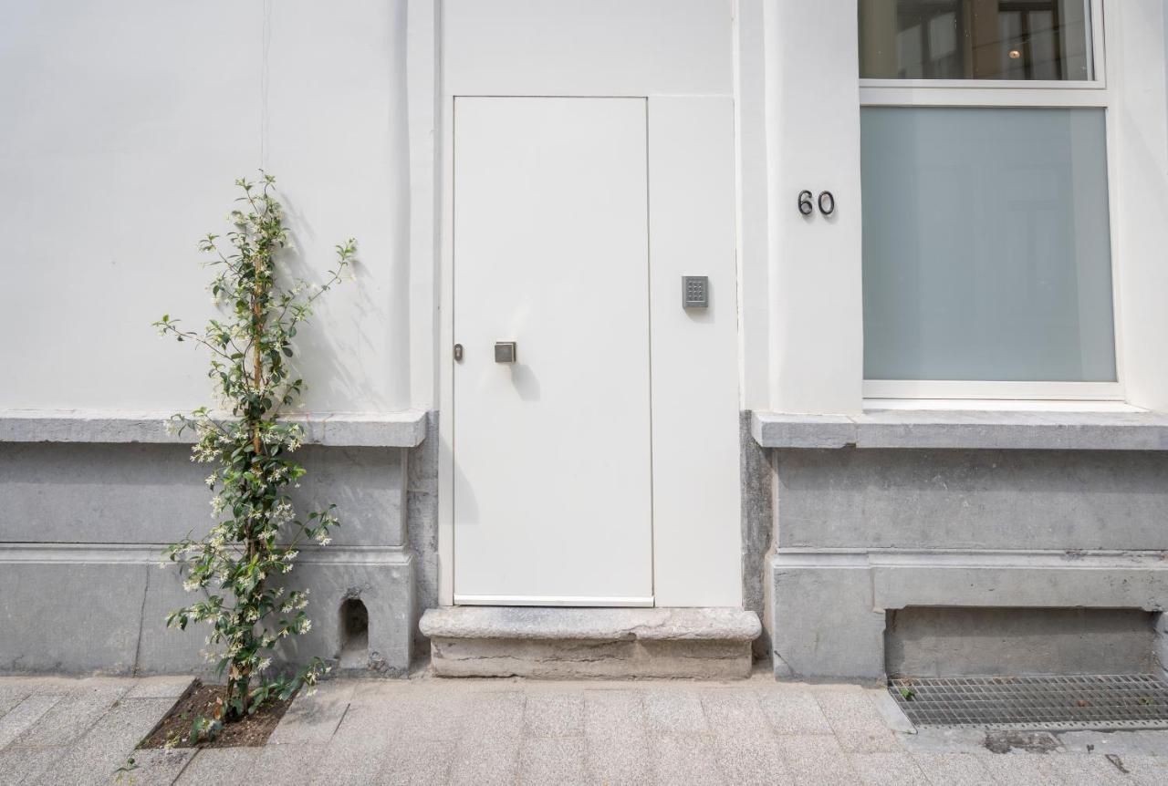 Shway - The Red With Pearls Apartment Antwerp Exterior photo